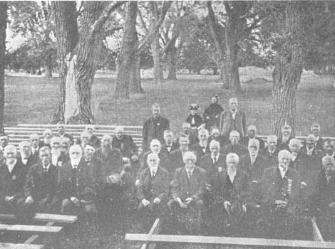 Old Soldiers at Picnic at Old Fort Kearney in 1906