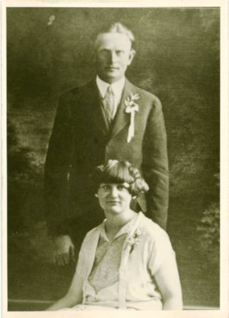 Thomas C. Fastenau & Andrea J. Pedersen 1923 wedding photo