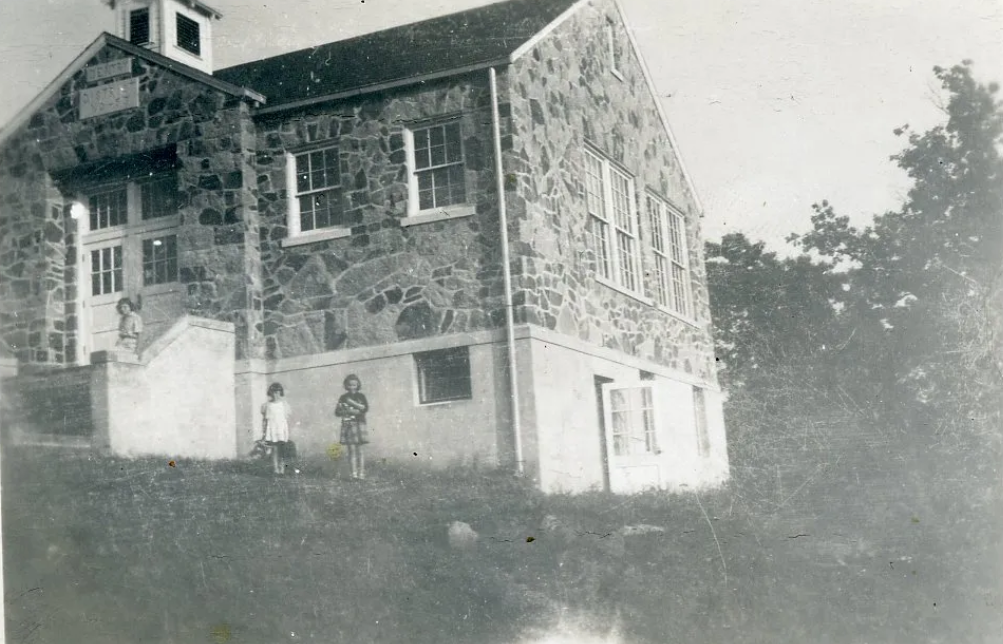 The (New)
                Gentry School