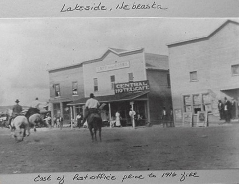 lakeside-1900s.jpg (84429 bytes)